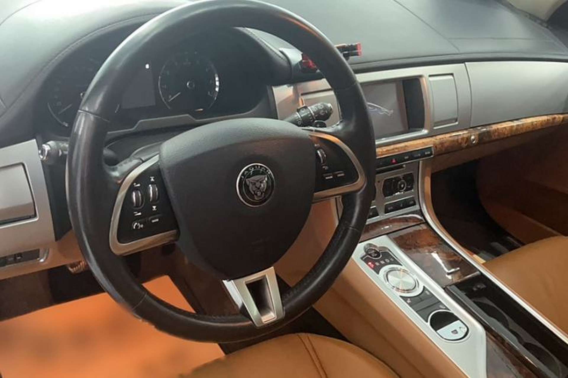 Used Jaguar XF 2015 XF 2.0T Sportbrake Luxury Edition Audio And AC Panel