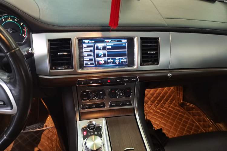 Used Jaguar XF 2015 XF 2.0T Prestige Edition Audio And AC Panel