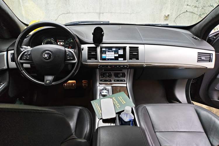 Used Jaguar XF 2015 XF 3.0 SC R-Sport Luxury Edition Center Console