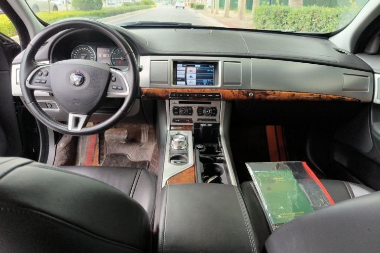 Used Jaguar XF 2015 XF 2.0T Luxury Edition Center Console