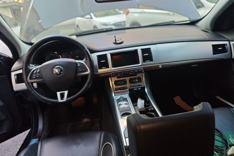 Used Jaguar XF 2015 XF 2.0T Prestige Edition Center Console
