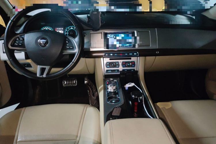 Used Jaguar XF 2015 XF 2.0T Prestige Edition Center Console