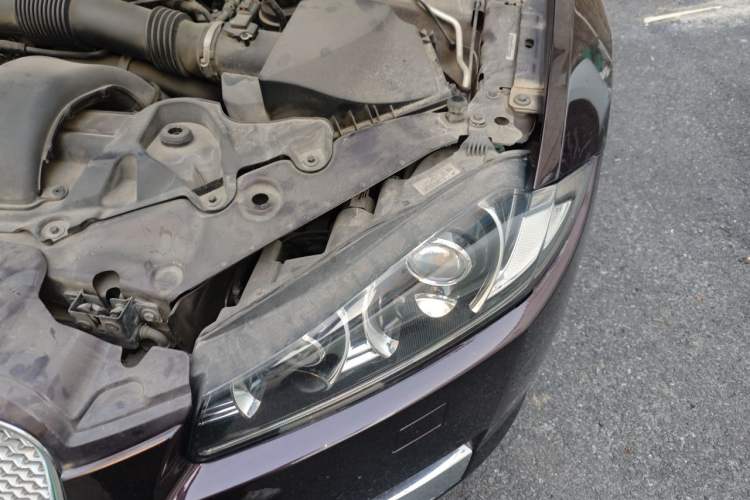 Used Jaguar XF 2015 XF 2.0T Prestige Edition Engine Bay Left