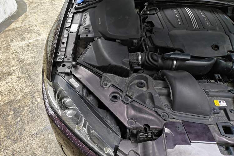 Used Jaguar XF 2015 XF 3.0 SC R-Sport Luxury Edition Engine Bay Right