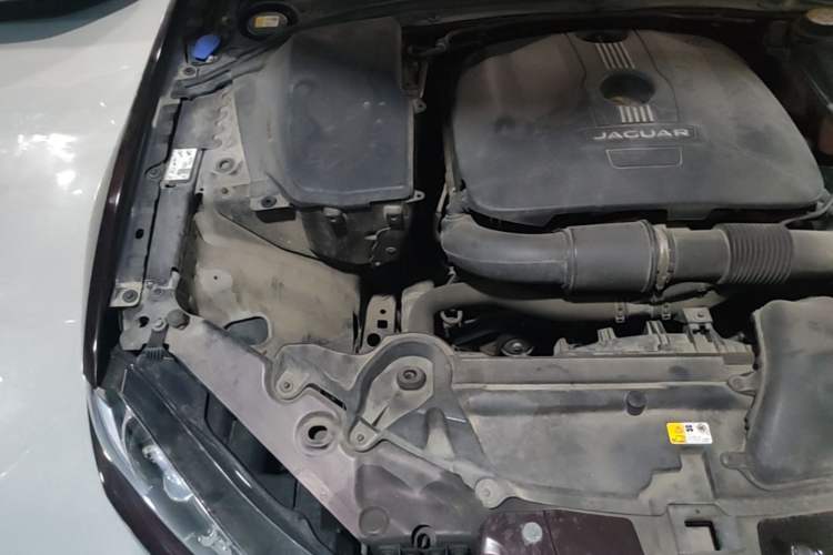 Used Jaguar XF 2015 XF 2.0T Prestige Edition Engine Bay Right