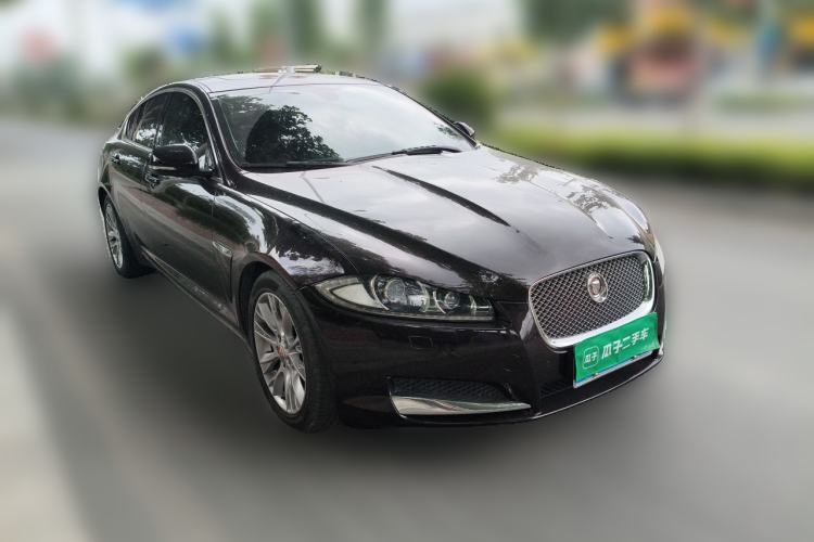 Used Jaguar XF 2015 XF 2.0T Luxury Edition Front Right 45 Deg