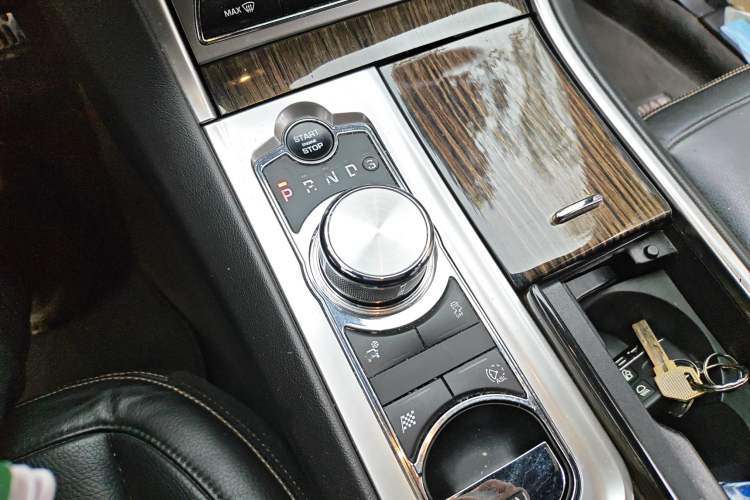 Used Jaguar XF 2015 XF 3.0 SC R-Sport Luxury Edition Gear Lever