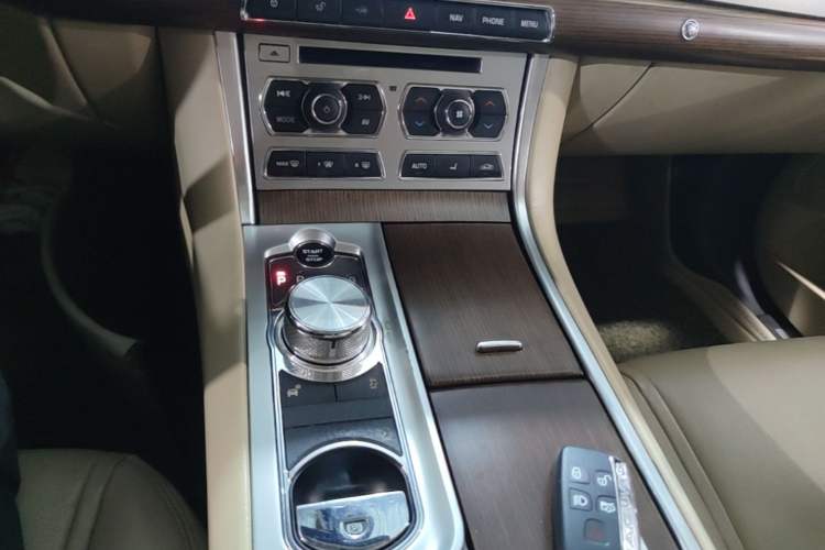 Used Jaguar XF 2015 XF 2.0T Prestige Edition Gear Lever