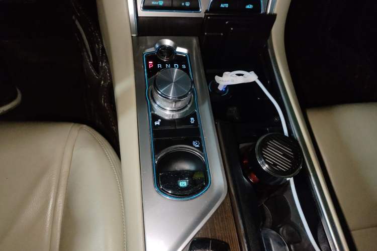 Used Jaguar XF 2015 XF 2.0T Prestige Edition Gear Lever