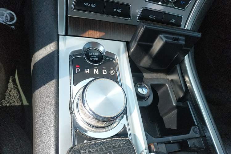Used Jaguar XF 2015 XF 2.0T Prestige Edition Gear Lever