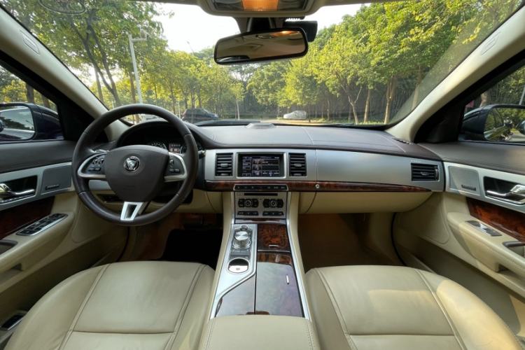 Used Jaguar XF 2015 XF 2.0T Prestige Edition Interior 1