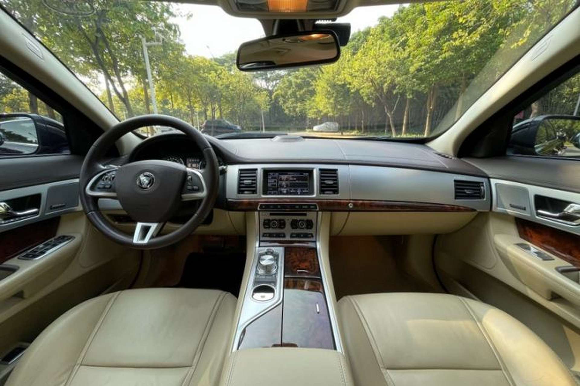 Used Jaguar XF 2015 XF 2.0T Prestige Edition Interior 1
