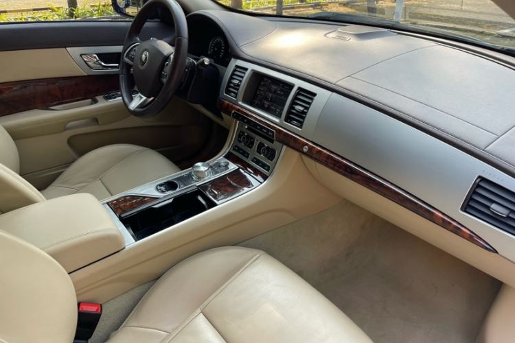 Used Jaguar XF 2015 XF 2.0T Prestige Edition Interior 10
