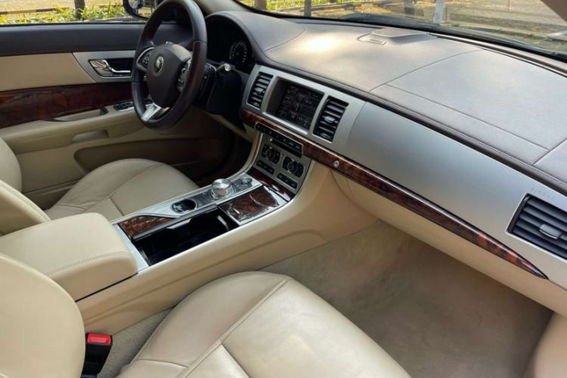 Used Jaguar XF 2015 XF 2.0T Prestige Edition Interior 10
