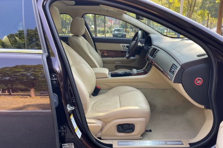 Used Jaguar XF 2015 XF 2.0T Prestige Edition Interior 11