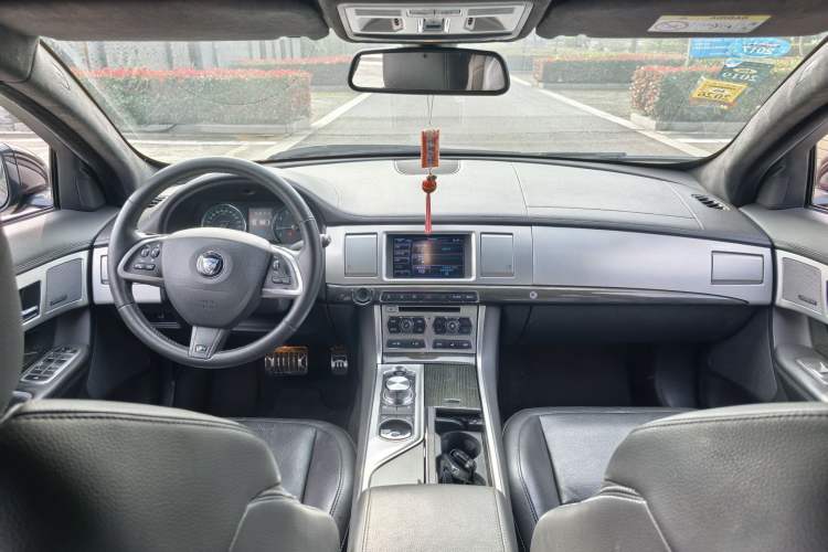 Used Jaguar XF 2015 XF 3.0 SC R-Sport Luxury Edition Interior 3