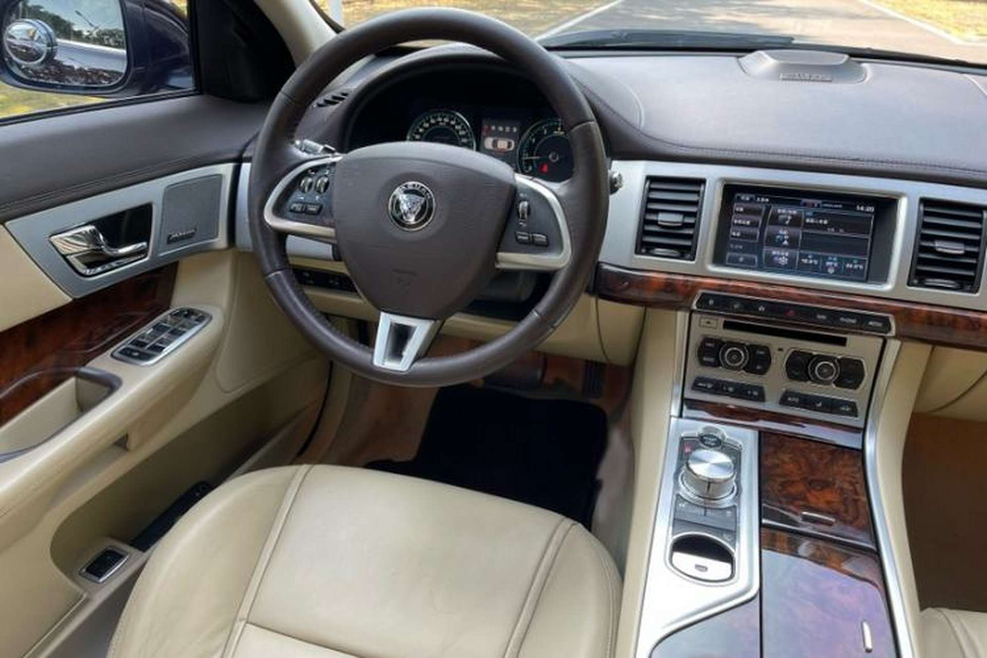 Used Jaguar XF 2015 XF 2.0T Prestige Edition Interior 3