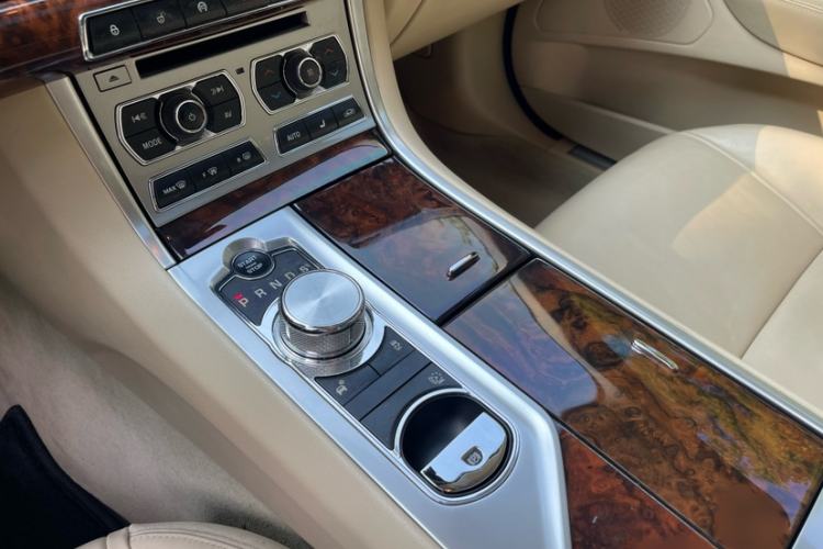 Used Jaguar XF 2015 XF 2.0T Prestige Edition Interior 5