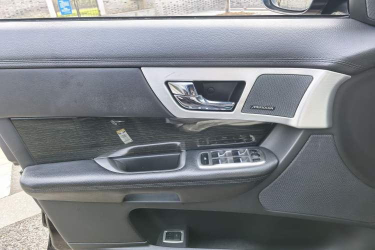 Used Jaguar XF 2015 XF 3.0 SC R-Sport Luxury Edition Interior 8