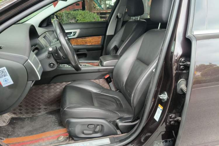 Used Jaguar XF 2015 XF 2.0T Luxury Edition Left Front Seat