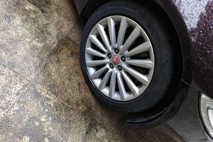 Used Jaguar XF 2015 XF 3.0 SC R-Sport Luxury Edition Right Front Wheel Hub