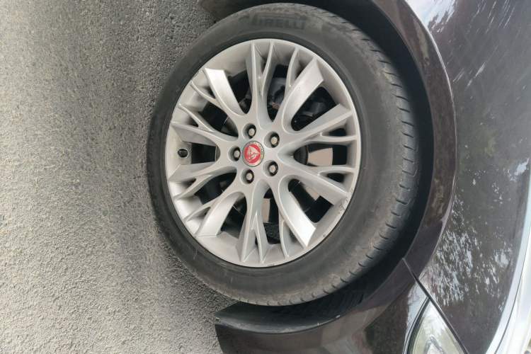 Used Jaguar XF 2015 XF 2.0T Luxury Edition Right Front Wheel Hub