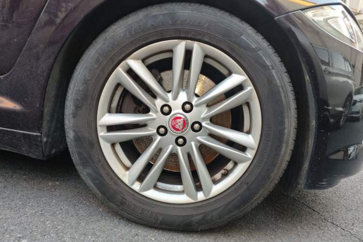 Used Jaguar XF 2015 XF 2.0T Prestige Edition Right Front Wheel Hub
