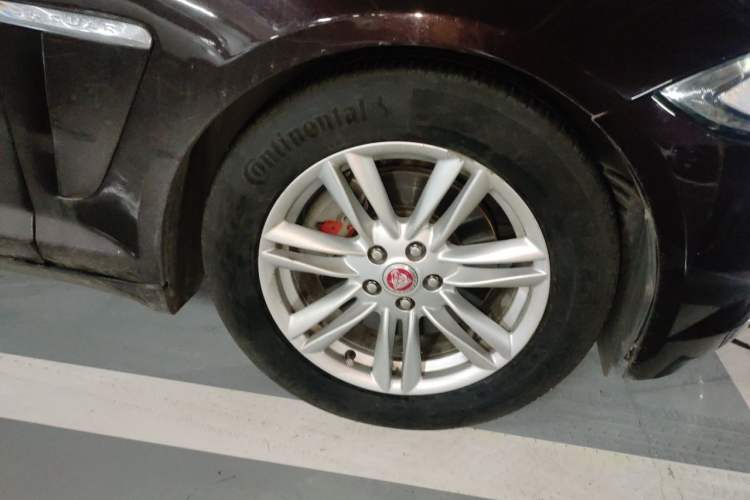 Used Jaguar XF 2015 XF 2.0T Prestige Edition Right Front Wheel Hub