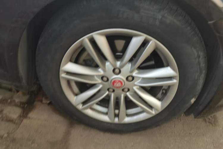 Used Jaguar XF 2015 XF 2.0T Prestige Edition Right Front Wheel Hub