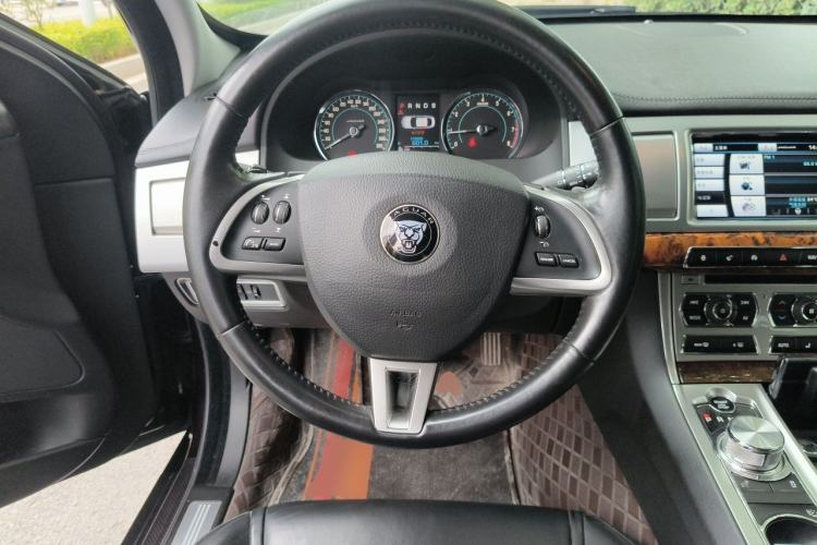 Used Jaguar XF 2015 XF 2.0T Luxury Edition Steering Wheel