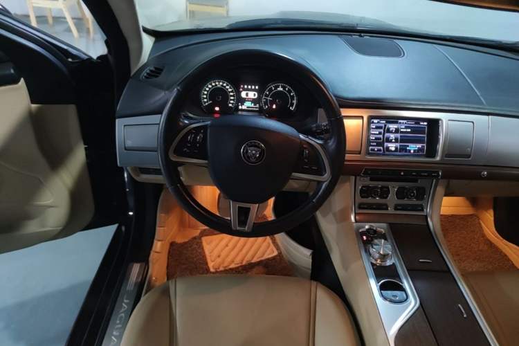 Used Jaguar XF 2015 XF 2.0T Prestige Edition Steering Wheel