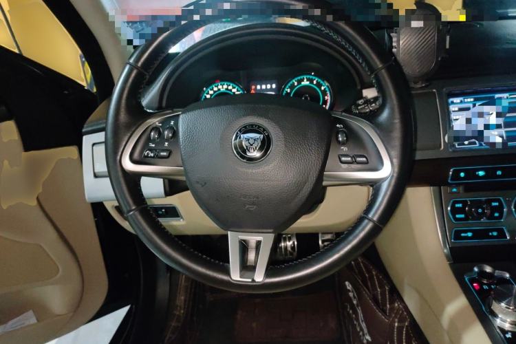 Used Jaguar XF 2015 XF 2.0T Prestige Edition Steering Wheel