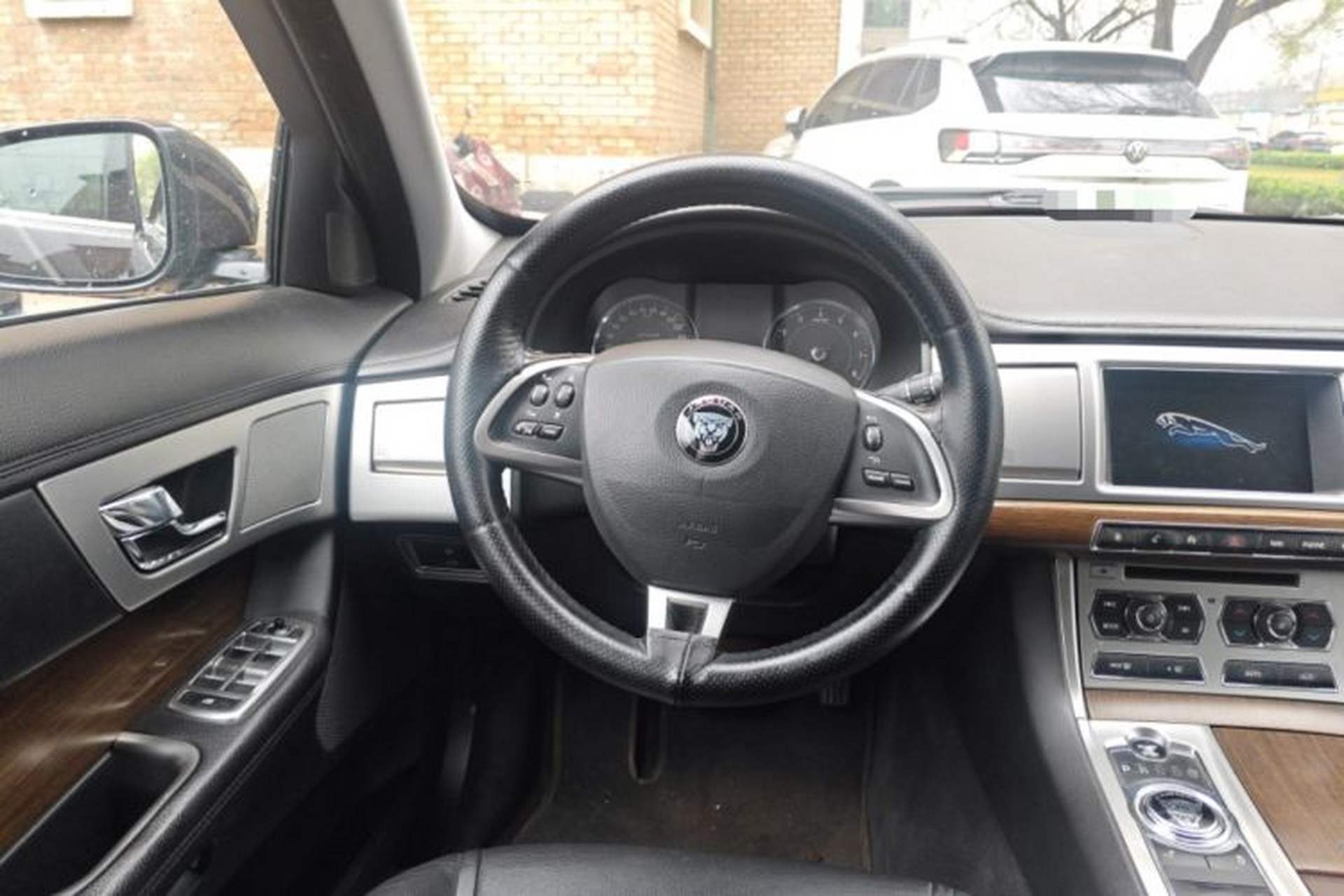 Used Jaguar XF 2015 XF 2.0T Sportbrake Luxury Edition Steering Wheel