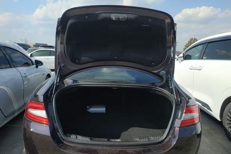 Used Jaguar XF 2015 XF 2.0T Prestige Edition Trunk