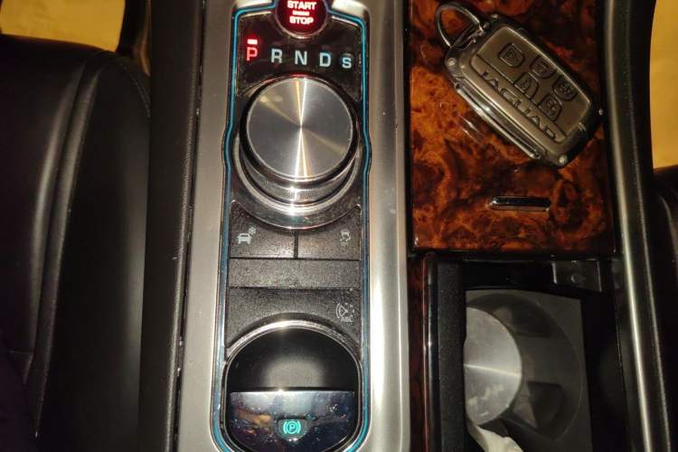 Used Jaguar XF 2015 XF 2.0T Luxury Edition Gear Lever