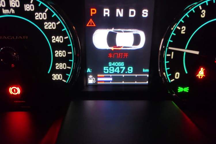 Used Jaguar XF 2015 XF 2.0T Luxury Edition Odometer Close Up