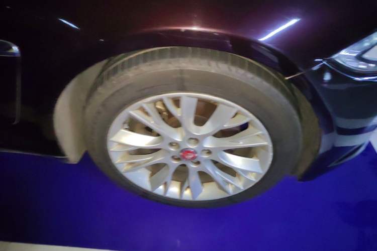 Used Jaguar XF 2015 XF 2.0T Luxury Edition Right Front Wheel Hub