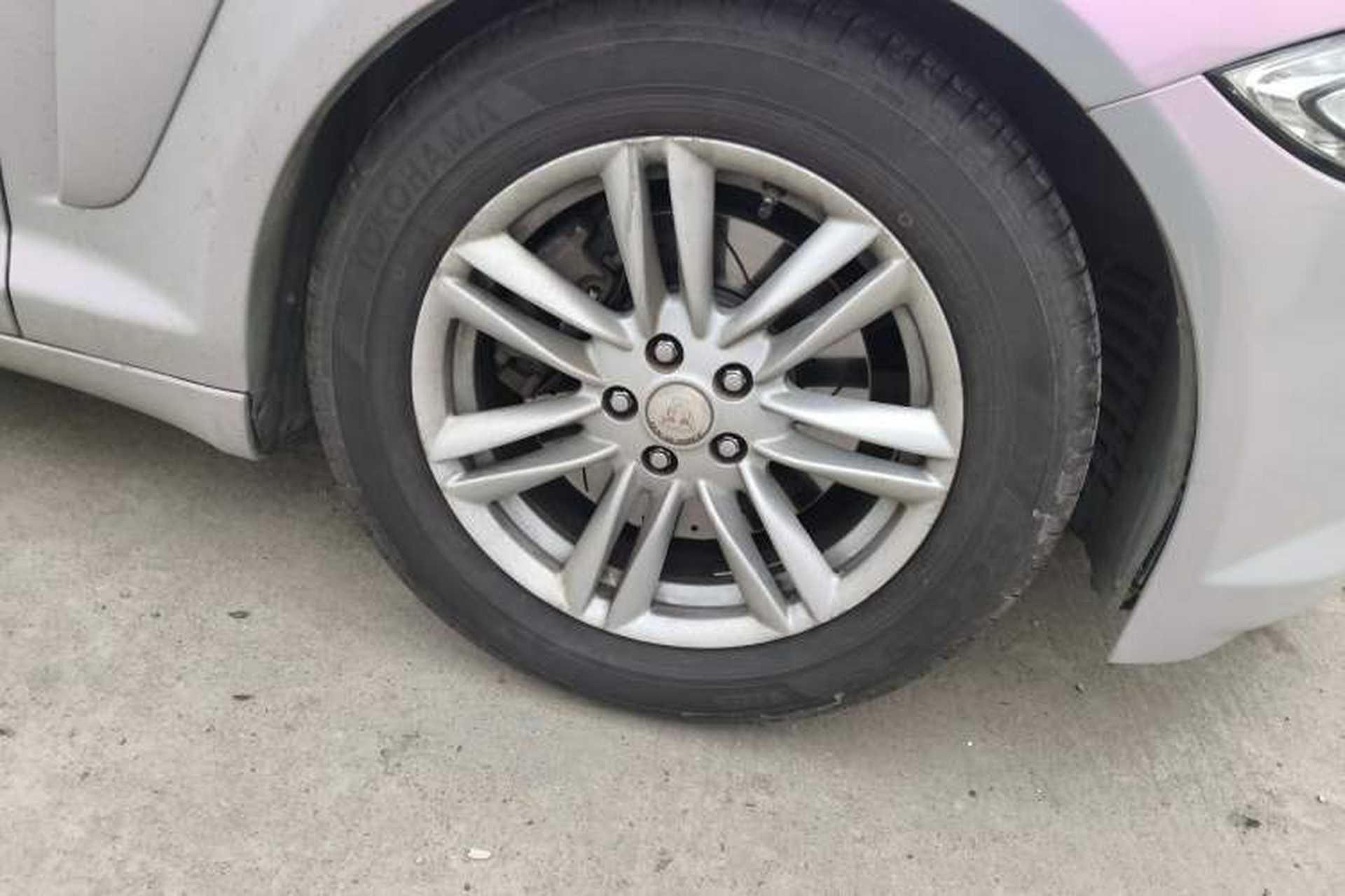 Used Jaguar XF 2015 XF 2.0T Sportbrake Luxury Edition Right Front Wheel Hub