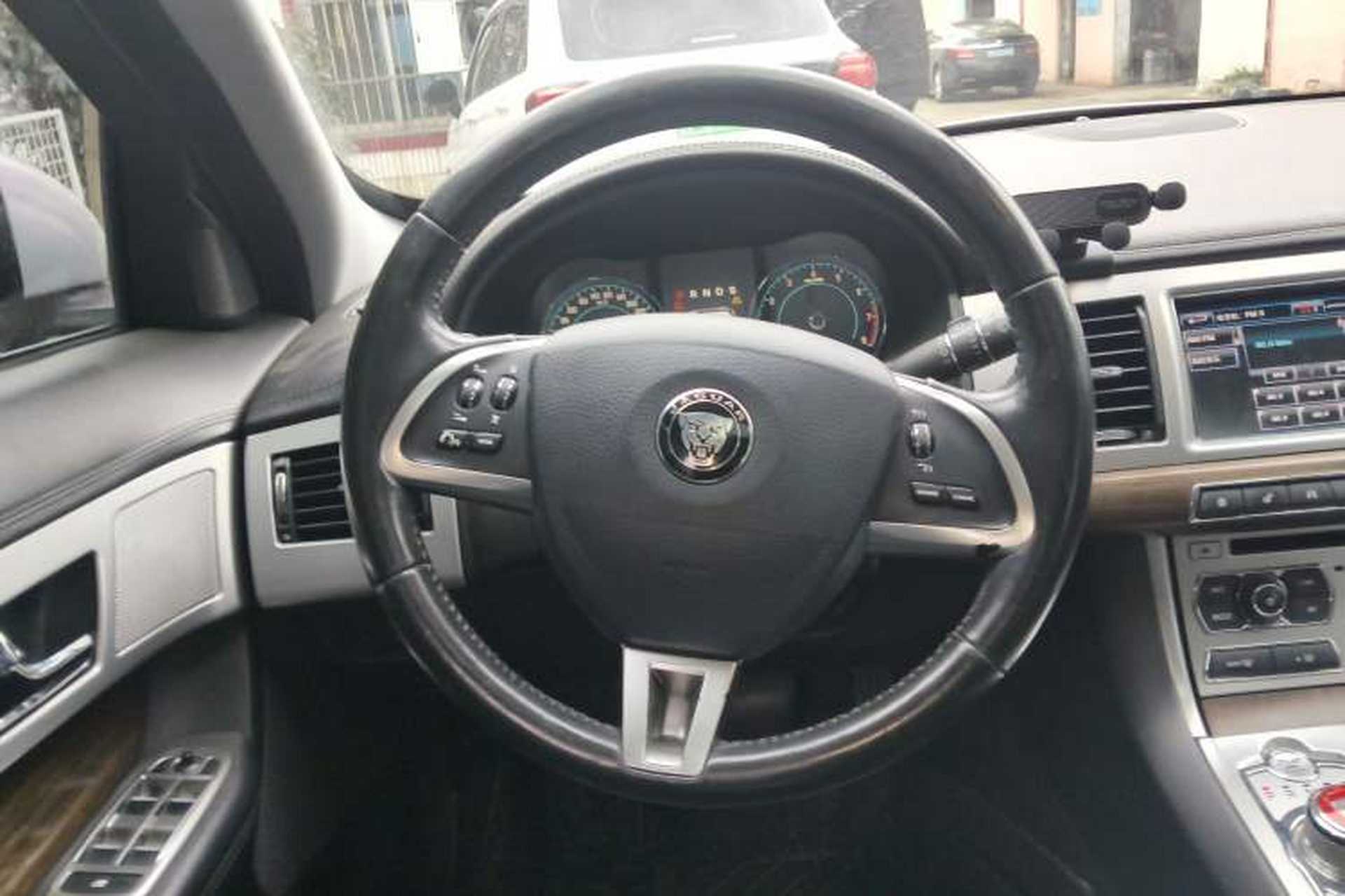 Used Jaguar XF 2015 XF 2.0T Sportbrake Luxury Edition Steering Wheel