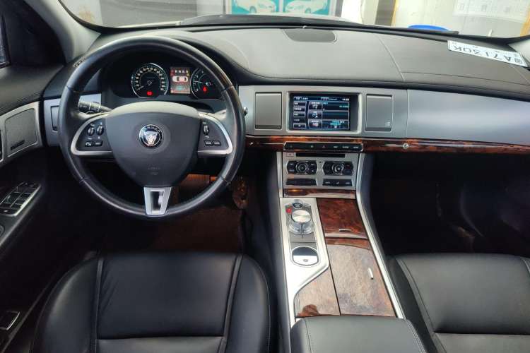 Used Jaguar XF 2015 XF 2.0T Luxury Edition Center Console