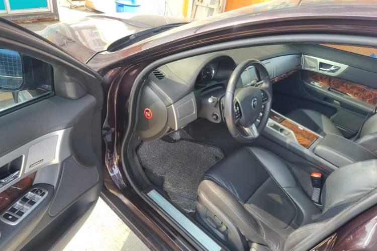 Used Jaguar XF 2015 XF 2.0T Luxury Edition Driver Seat