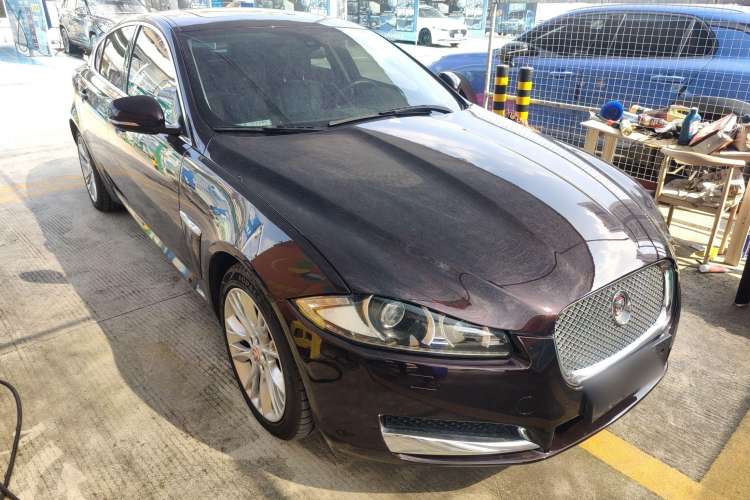 Used Jaguar XF 2015 XF 2.0T Luxury Edition Front Right 45 Deg