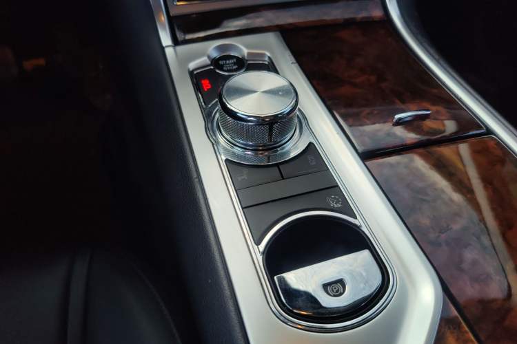 Used Jaguar XF 2015 XF 2.0T Luxury Edition Gear Lever