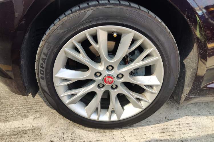 Used Jaguar XF 2015 XF 2.0T Luxury Edition Left Front Wheel Hub
