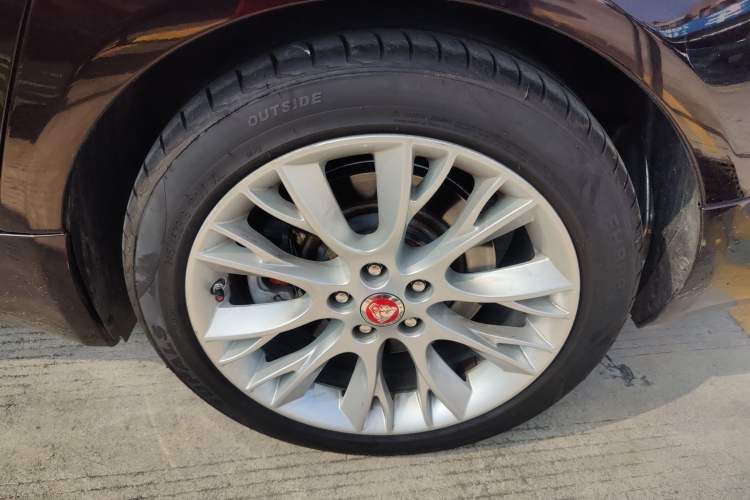 Used Jaguar XF 2015 XF 2.0T Luxury Edition Left Rear Wheel Hub