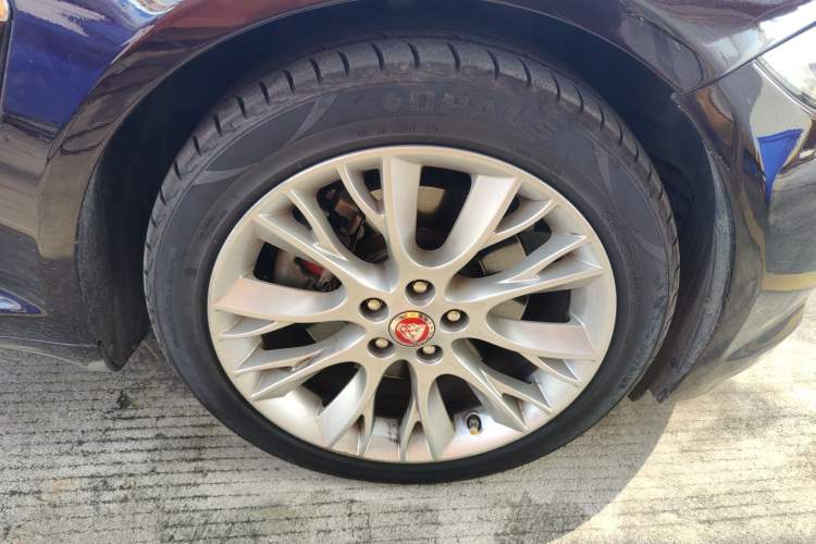 Used Jaguar XF 2015 XF 2.0T Luxury Edition Right Front Wheel Hub