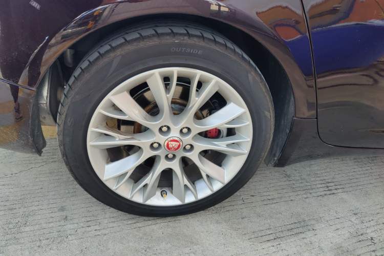 Used Jaguar XF 2015 XF 2.0T Luxury Edition Right Rear Wheel Hub