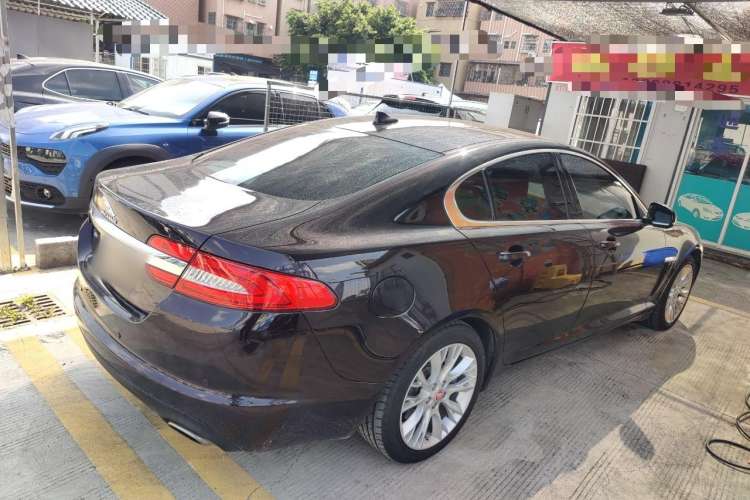 Used Jaguar XF 2015 XF 2.0T Luxury Edition Right Side