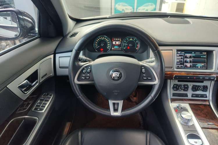 Used Jaguar XF 2015 XF 2.0T Luxury Edition Steering Wheel