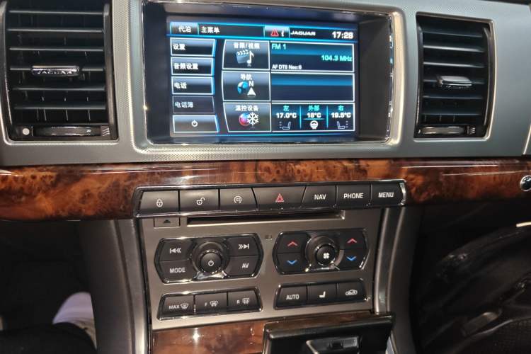 Used Jaguar XF 2015 XF 2.0T Luxury Edition Audio And AC Panel